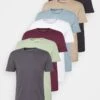 Pier One 7 PACK - T-Shirt Basic - Black/green/bordeaux -Pier One Verkaufsgeschäft 05950bdf2b4f4a819c926fdd6aa3f51b