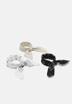 Pier One BANDANA UNISEX 3 PACK - Tuch - Black/white/beige -Pier One Verkaufsgeschäft 07b97c3020c049de90779ce451692b29 1