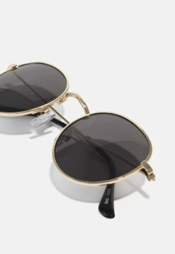 Pier One UNISEX - Sonnenbrille - Black/gold 11 Pier One UNISEX - Sonnenbrille - Black/gold -Pier One Verkaufsgeschäft 126e9360ab5948a49821b42d80d15fbc