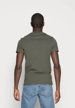 Pier One 3 PACK - T-Shirt Basic - Black/grey/green -Pier One Verkaufsgeschäft 302b28ae9cfb4ba48ebdbc5d108d4998