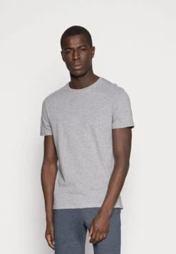 Pier One 3 PACK - T-Shirt Basic - White/black/light Grey 11 Pier One 3 PACK - T-Shirt Basic - White/black/light Grey -Pier One Verkaufsgeschäft 4076e7e50d3a4fb78cc08ea42ee0eb04