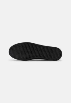 Pier One UNISEX - Slipper - Black 12 Pier One UNISEX - Slipper - Black -Pier One Verkaufsgeschäft 467d7db8cc394de6bfbf423d943a44d3