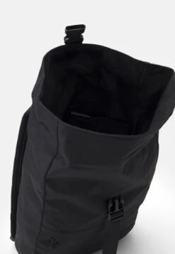 Pier One UNISEX - Tagesrucksack - Black 10 Pier One UNISEX - Tagesrucksack - Black -Pier One Verkaufsgeschäft 4c6aba4be07f4de283b349828f285da9