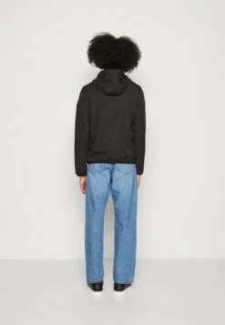 Pier One Regenjacke / Wasserabweisende Jacke - Black -Pier One Verkaufsgeschäft 4e357a4c9dc64463935acb495187a2e8