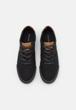 Pier One UNISEX - Sneaker Low - Black 11 Pier One UNISEX - Sneaker Low - Black -Pier One Verkaufsgeschäft 63e145668d6f448482c5eeed06b72201