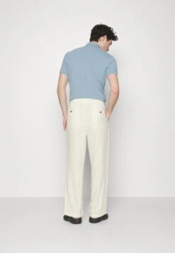 Pier One DRAWCORD TROUSERS - Stoffhose - Off-white -Pier One Verkaufsgeschäft 65c988989ad143de851aee47dda41e80