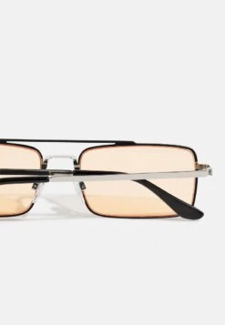 Pier One UNISEX - Sonnenbrille - Silver-coloured, Orange 10 Pier One UNISEX - Sonnenbrille - Silver-coloured, Orange -Pier One Verkaufsgeschäft 71b8ec13cd624844a5c2aab8a959d46b