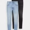 Pier One 2 PACK - Jeans Skinny Fit - Light Blue/black -Pier One Verkaufsgeschäft 744b89c1ac6d4b31aed9ac3336ccd67b