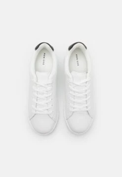 Pier One UNISEX - Sneaker Low - White 11 Pier One UNISEX - Sneaker Low - White -Pier One Verkaufsgeschäft 7e4c4c5ef618483e8d97e3f2dc8cd5b1