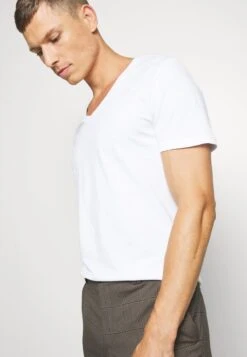 Pier One 2 PACK - T-Shirt Basic - White -Pier One Verkaufsgeschäft 8a50f47374ab42e380a66ae8b1778f0e