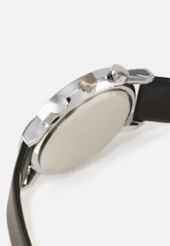 Pier One SET - Uhr - Black -Pier One Verkaufsgeschäft 8b85f94e4c5a43a89680fa66df3bc7c7