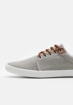 Pier One UNISEX - Sneaker Low - Light Grey -Pier One Verkaufsgeschäft 8f5660aa856d43a69db14e309615dd5c
