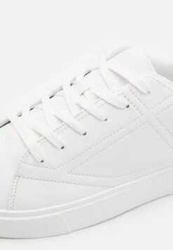 Pier One UNISEX - Sneaker Low - White 13 Pier One UNISEX - Sneaker Low - White -Pier One Verkaufsgeschäft 9df20e8fbfac4dbbaad7e726f8a84e52