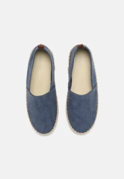 Pier One RENA ESPADRILLE UNISEX - Espadrille - Blue -Pier One Verkaufsgeschäft a712e8e1ca864c359ade29147a29a43e