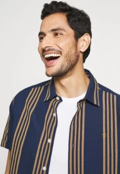 Pier One T-Shirt Basic - White/black/bordeaux -Pier One Verkaufsgeschäft ad1e5f105df94e638daafdd57d29d49c