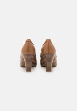 Pier One LEATHER - Pumps - Cognac 11 Pier One LEATHER - Pumps - Cognac -Pier One Verkaufsgeschäft b1e0543a71904ff9ab3887fb1678f565