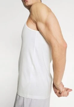 Pier One 3 PACK - Unterhemd/-shirt - Dark Blue/bordeaux/off-white -Pier One Verkaufsgeschäft c107c99d278e430b8a693d0ec45ebe1a