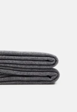 Pier One UNISEX - Schal - Grey 10 Pier One UNISEX - Schal - Grey -Pier One Verkaufsgeschäft ec5527395bf74ce5a255f492061affa7