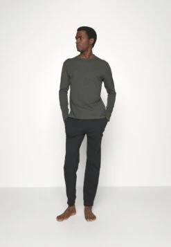 Pier One Nachtwäsche Set - Black/khaki 9 Pier One Nachtwäsche Set - Black/khaki -Pier One Verkaufsgeschäft ef23eceef95743fd9bdf2edddbc539dd