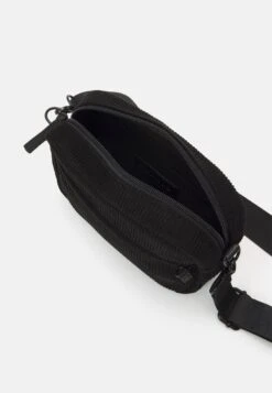 Pier One UNISEX - Umhängetasche - Black -Pier One Verkaufsgeschäft f6e97ec080334bee84e0beb3736ab78d